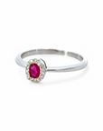 Anillo solitario halo de oro blanco 18k con piedra central rubí oval