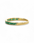 Anillo cintillo de esmeraldas en oro amarillo 18k