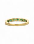 Anillo cintillo de esmeraldas en oro amarillo 18k