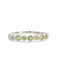 Anillo Cintillo Peridotos Bisel 10K