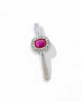 Anillo solitario halo de oro blanco 18k con piedra central rubí oval