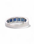 Anillo cintillo de oro blanco 18k con zafiros corte baguette
