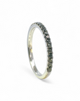 Anillo Cintillo Diamantes negros Oro blanco 10K