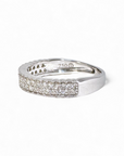 Anillo Cintillo de Brillantes doble con borde ruleteado en oro blanco 18K