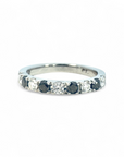 Anillo cintillo diamantes blancos y negros
