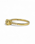 Anillo solitario diamante amarillo corte antiguo grifa