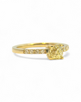 Anillo solitario diamante amarillo corte antiguo grifa
