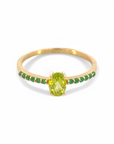 Anillo Solitario Peridoto Oval y turmalinas redondas en argolla