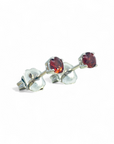 Aros Stud Granate oro blanco 10K