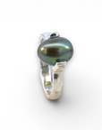 Anillo solitario Perla verde media caña - Sarrazina Joyas