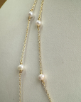 Collar de perlas en cadena de plata 925 bañada en oro