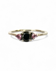 Anillo Tricillo Diamante Negro y zafiros rosados