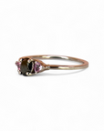 Anillo Tricillo Diamante Negro y zafiros rosados