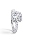 Anillo solitario Sophia Schneider Joyas de oro blanco 18K con diamante de laboratorio corte cushion y halo de brillantes