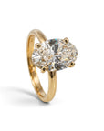 Anillo solitario Sophia Schneider Joyas de oro 18K con diamante de laboratorio corte oval de 3 quilates