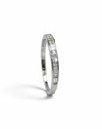Anillo cintillo Sophia Schneider Joyas de plata 925 con diamantes corte baguette en engaste de riel