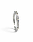 Anillo cintillo Sophia Schneider Joyas de plata 925 con diamantes corte baguette en engaste de riel