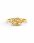 Anillo argolla Sophia Schneider Joyas de plata enchapada en oro con diseño de hojas y circones. Talla 12.