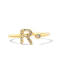 Anillo abierto Sophia Schneider Joyas de oro 18K con letra R decorada con brillantes y un diamante en bisel.