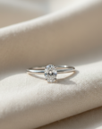 Anillo solitario Sophia Schneider Joyas de platino 950 con diamante de laboratorio corte oval de 0,55 ct