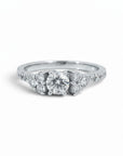 Anillo de compromiso Sophia Schneider Joyas en platino con diamante central de 0,45 ct y seis brillantes laterales