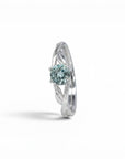 Anillo solitario Sophia Schneider Joyas de platino con topacio azul y argolla trenzada hecha a mano