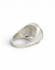 Anillo sello de plata 925 con relieve de la Virgen, diseño religioso de Sophia Schneider Joyas para comuniones.