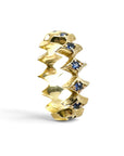 Anillo sinfín Sophia Schneider Joyas de oro 14K con diseño de rombos y zafiros azules engastados en grifa