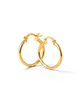 Aros argollas tubulares lisas de 25 mm en oro amarillo 18K de Sophia Schneider Joyas sobre fondo blanco.