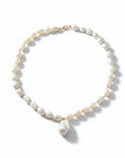 Collar Sophia Schneider Joyas de perlas naturales blancas con perla barroca colgante de 2 cm y cierre dorado