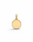 Medalla redonda de plata enchapada en oro de 12 mm de Sophia Schneider Joyas, personalizable con grabado láser.