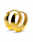 Sophia Schneider Joyas 18K gold curved profile hoop earrings, 15mm diameter, polished finish.