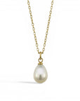 Sophia Schneider Joyas 18K gold necklace with a single oval pearl pendant, 41-45cm chain.