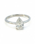 Sophia Schneider Joyas 18K white gold ring with 1 ct pear-cut lab diamond, E-VVS2 quality, IGI certified.
