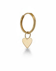 Aro argolla de oro 14K de Sophia Schneider Joyas con charm de corazón colgante. Disponible en dos tamaños.