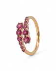 Anillo cintillo asimetrico rodolitas oro rosado 10K