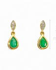 Aros stud brillantes en bisel ojito y esmeralda gota en bisel oro 10K