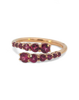 Anillo cintillo asimetrico rodolitas oro rosado 10K