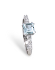 Anillo Solitario Aguamarina corte asscher y brillantes