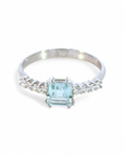 Anillo Solitario Aguamarina corte asscher y brillantes