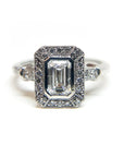 A pedido - Anillo Diamante Corte Esmeralda en Bisel 0,70 ct Halo ruleteado y brillantes en argolla