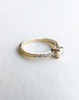 A pedido - Anillo Diamante Brillante en Grifa 0,38 ct y brillantes en argolla