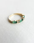 A pedido - Anillo Cintillo Esmeraldas Ovales y Brillantes en Grifa