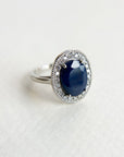 A pedido - Anillo Zafiro Oval en Grifa 12 mm Halo en Grano