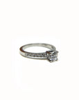 A pedido - Anillo Diamante Brillante en Grifa 0,50 ct y brillantes en argolla