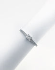 A pedido - Anillo Diamante Princess en Grifa 4 x 4 mm y brillantes en argolla