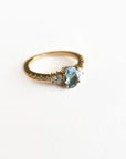 A pedido - Anillo Aguamarina Oval en Grifa y Brillantes laterales