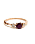 A pedido - Anillo Tricillo Rubí Rendondo en Grifa y Diamantes Bisel