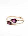 A pedido - Anillo Granates Pera 6x4mm y 5x3mm Grifa y brillantes en argolla.