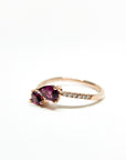 A pedido - Anillo Granates Pera 6x4mm y 5x3mm Grifa y brillantes en argolla.